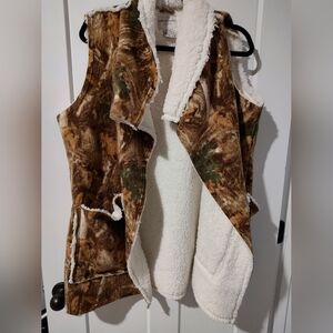 Sleeveless Soft camo vest
